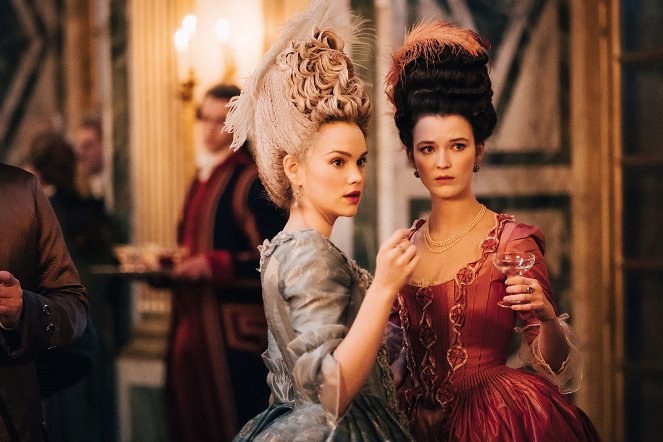 Marie-Antoinette - Reine de coeur - Kuvat elokuvasta - Emilia Schüle, Liah O'Prey