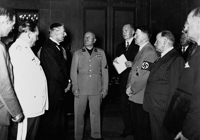 Mystères d'archives : 1938. Chamberlain cherche la paix avec Hitler - Filmfotók - Neville Chamberlain, Benito Mussolini, Adolf Hitler
