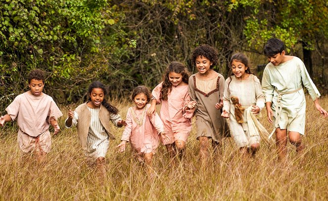 The Chosen - Season 1 - Jesus Loves the Little Children - Photos - Noah Cottrell, Reina Ozbay