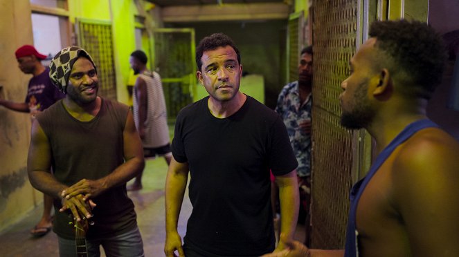 Por dentro das prisões mais severas do mundo - Ilhas Salomão: a prisão de Deus - Do filme - Raphael Rowe