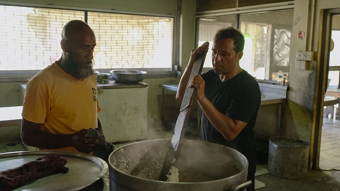 Inside the World’s Toughest Prisons - Ilhas Salomão: a prisão de Deus - Do filme - Raphael Rowe