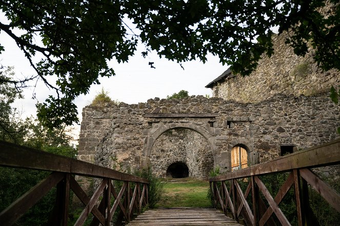 Hradológovia - Tajomstvá hradov Slovenska - Kuvat elokuvasta