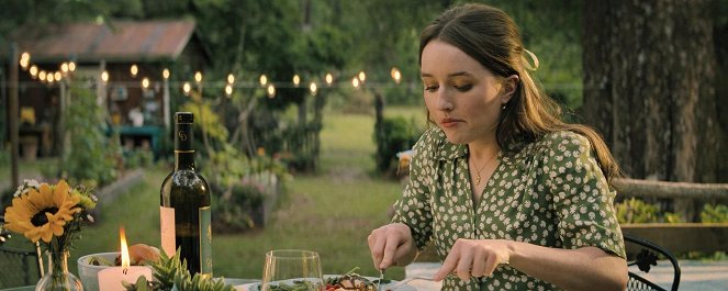 No One Will Save You - Filmfotos - Kaitlyn Dever