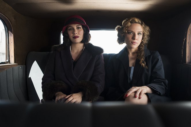 Cable Girls - Chapter 10: Pact - Photos