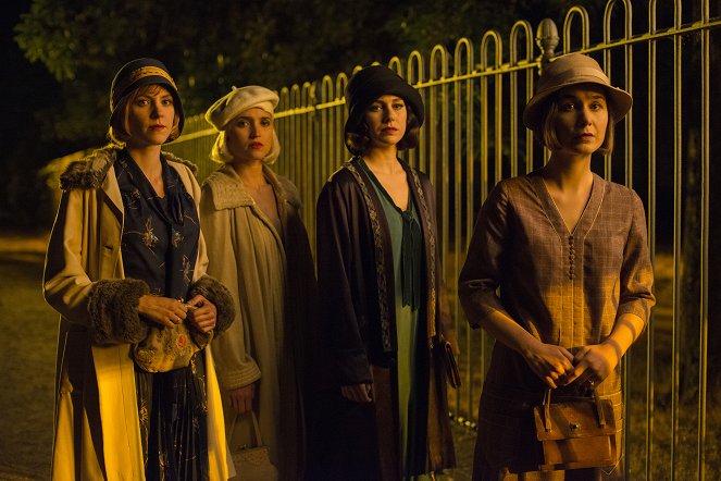 Cable Girls - Chapter 14: Loneliness - Photos