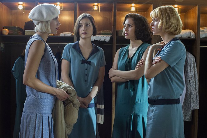 Cable Girls - Chapter 14: Loneliness - Photos