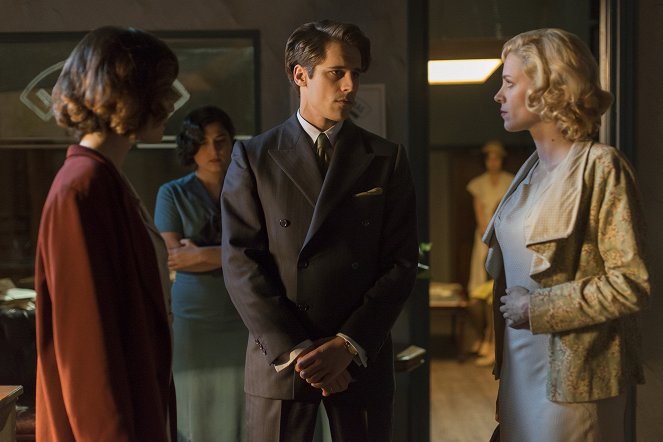 Cable Girls - Chapter 22: Fight - Photos
