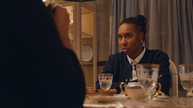 Master of None - Season 2 - Thanksgiving - Photos