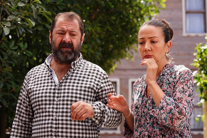 Benim Güzel Ailem - Episode 14 - Kuvat elokuvasta - Erdem Akakçe, Meltem Pamirtan