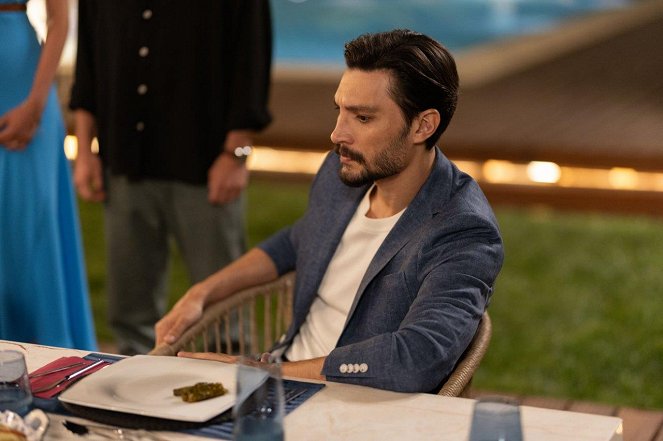 Safir - Episode 2 - Photos - İlhan Şen