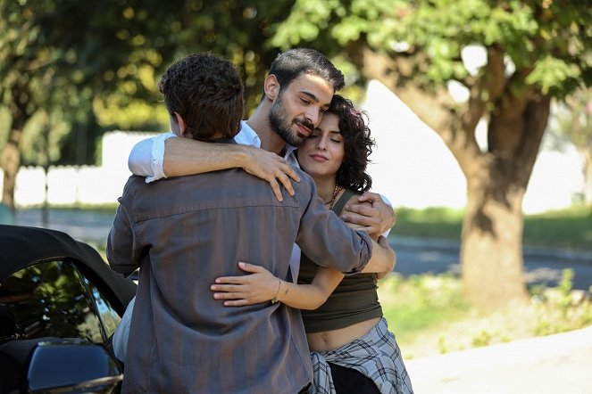 Yabani - Episode 4 - De la película - Halit Özgür Sarı, Rojbin Erden