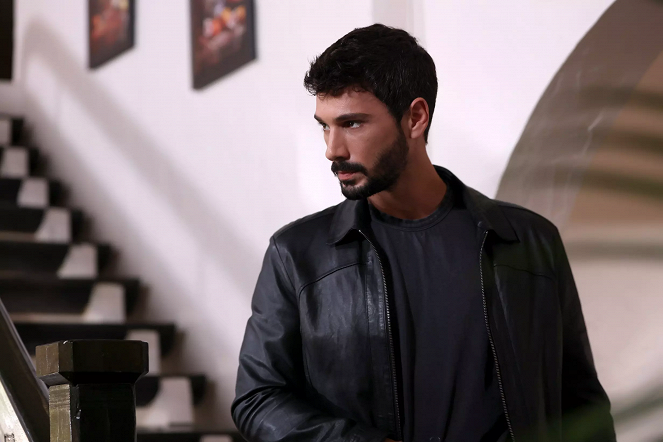 Hudutsuz Sevda - Episode 3 - Photos - Deniz Can Aktaş