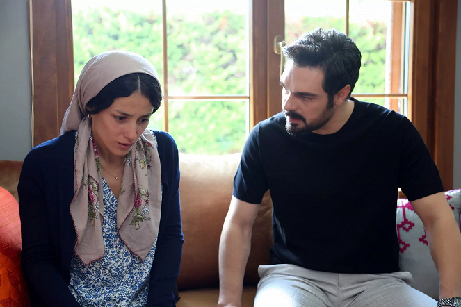 Kirli Sepeti - Episode 2 - De la película - Cansu Tosun, Halil İbrahim Ceyhan