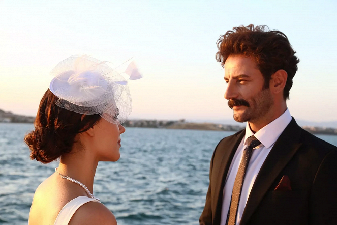 Üç Kız Kardeş - Season 3 - Episode 1 - Kuvat elokuvasta