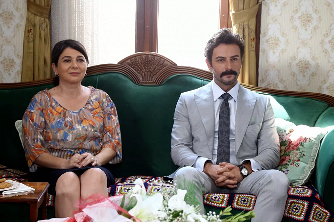 Üç Kız Kardeş - Season 3 - Episode 1 - Kuvat elokuvasta