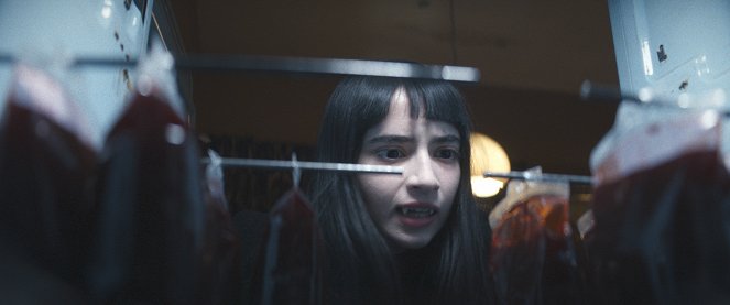 Humanitarna wampirzyca poszukuje osób chcących popełnić samobójstwo - Z filmu - Sara Montpetit