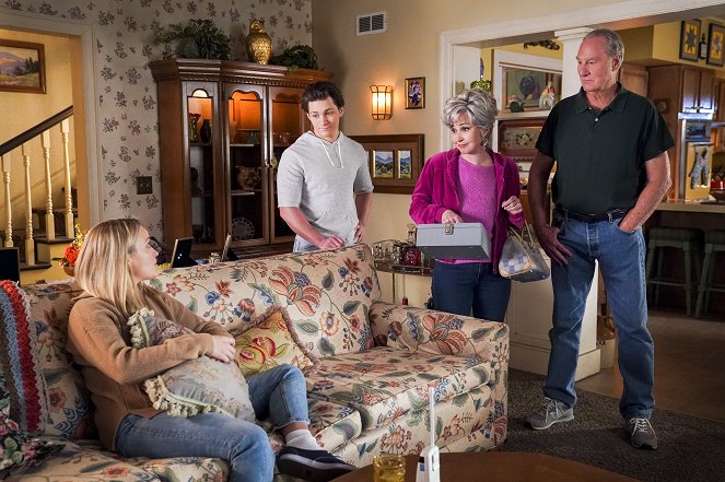 Young Sheldon - Season 6 - German for Beginners and a Crazy Old Man with a Bat - Photos