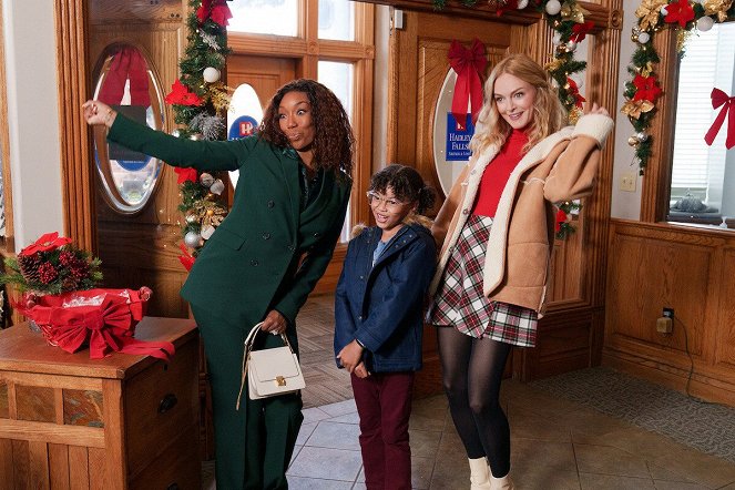 Nejlepší Vánoce na světě - Z filmu - Brandy Norwood, Madison Skye Validum, Heather Graham