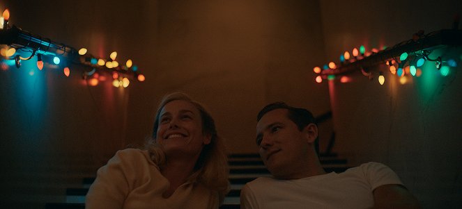 Lessons in Chemistry - Her and Him - Photos - Brie Larson, Lewis Pullman