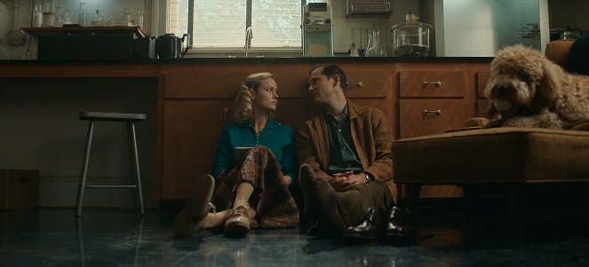 Lessons in Chemistry - Her and Him - De la película - Brie Larson, Lewis Pullman