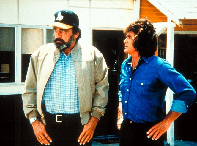 Highway to Heaven - Season 1 - To Touch the Moon - Photos - Victor French, Michael Landon