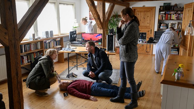 SOKO Wismar - Season 21 - Game over - Filmfotók - Katharina Blaschke, Dominic Boeer