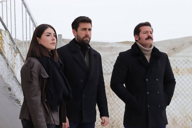 Teşkilat - Episode 2 - Filmfotos - Deniz Baysal, Çağlar Ertuğrul, Nihat Alptuğ Altınkaya