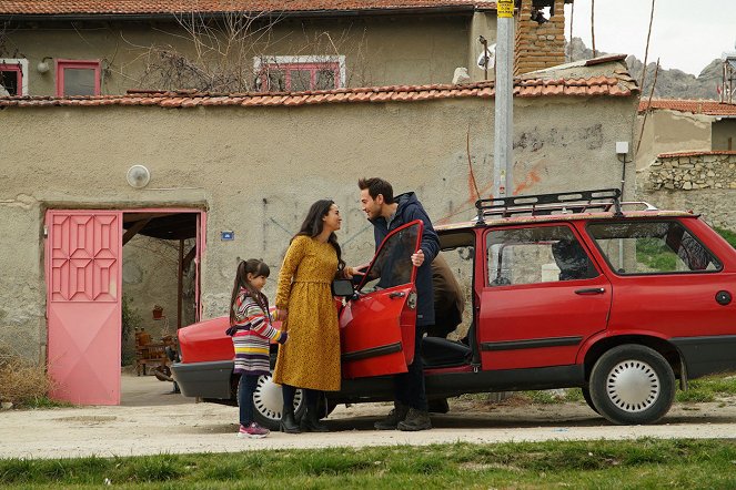 Gönül Dağı - Season 1 - İyi İnsanlar Biriktirmek - De la película