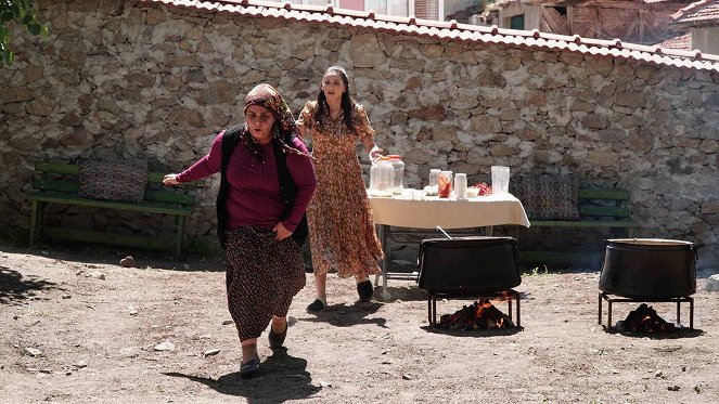 Gönül Dağı - Yollar - De la película