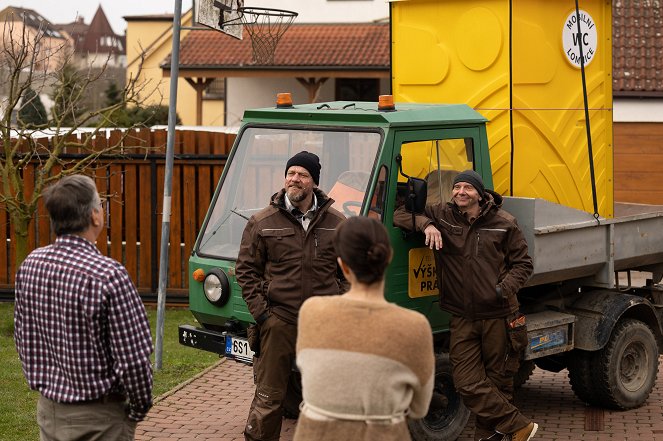 Jedna rodina - Série 2 - Někdo tady překáží - Z filmu - Filip Blažek, Miroslav Vladyka