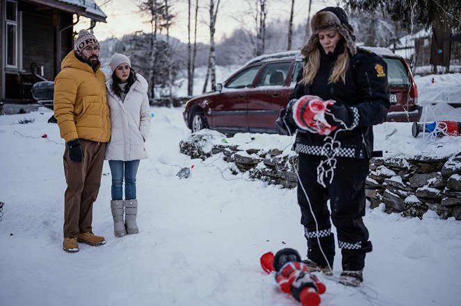 Šťastné a krvavé - Z filmu - Martin Starr, Amrita Acharia, Henriette Steenstrup