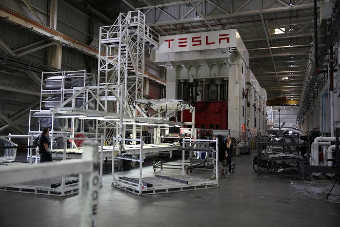 Geniale Technik - Season 3 - Inside the Tesla Factory - Filmfotos