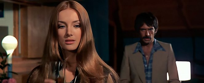 Kauhujen kylä - Kuvat elokuvasta - Barbara Bouchet, Tomas Milian