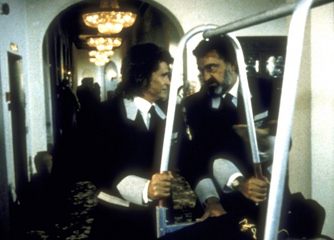 Highway to Heaven - Hotel of Dreams - Photos - Michael Landon, Victor French