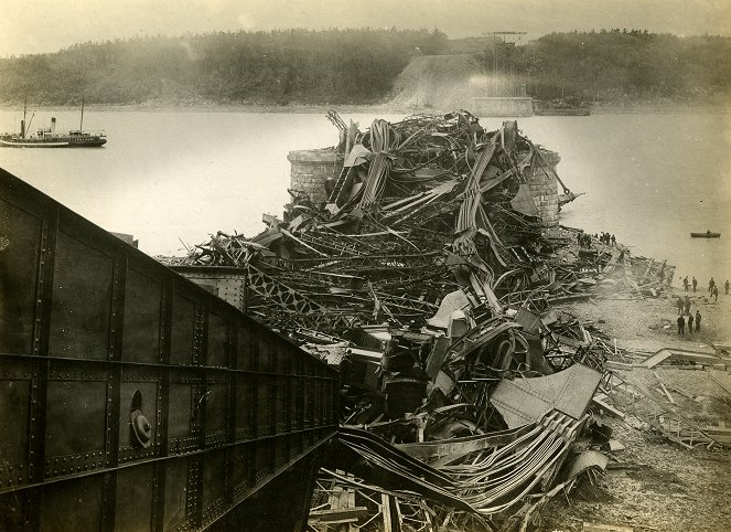 Massive Engineering Mistakes - Texas Oil Port Inferno - Photos