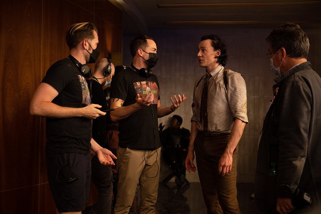 Loki - Ouroboros - Z natáčení - Aaron Moorhead, Justin Benson, Tom Hiddleston