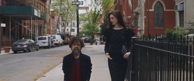She Came to Me - Photos - Peter Dinklage, Anne Hathaway