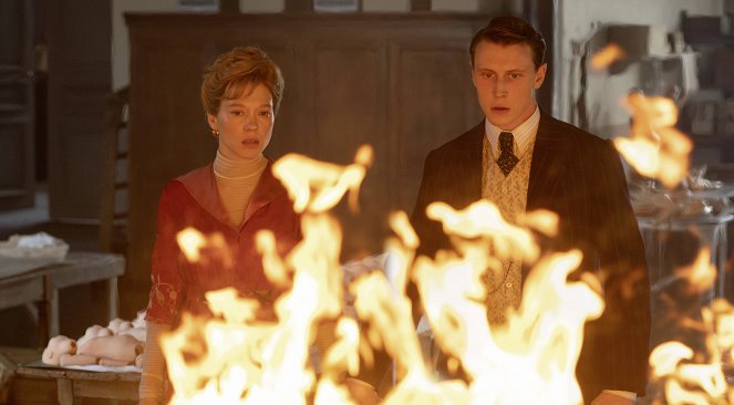 The Beast - Filmfotos - Léa Seydoux, George MacKay