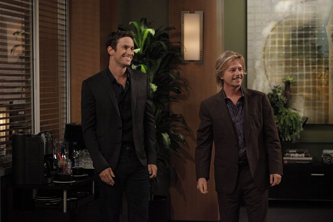 Rules of Engagement - Liz Moves In - Photos