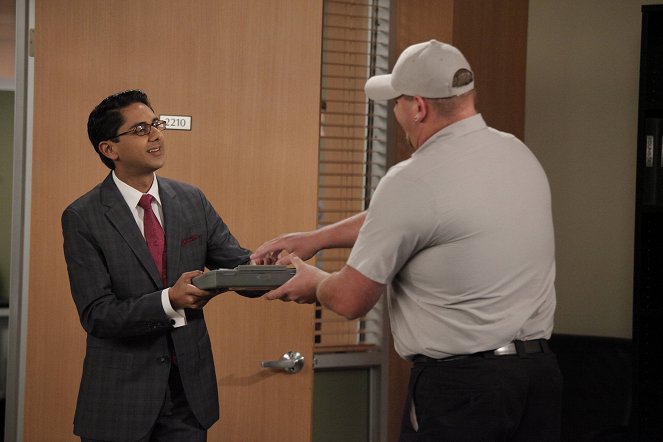 Rules of Engagement - Season 7 - Liz Moves In - Photos