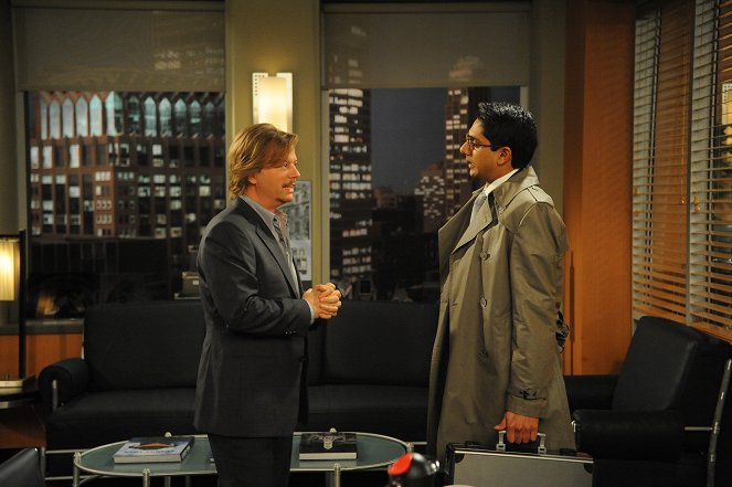 Rules of Engagement - Season 5 - Uh-Oh It's Magic - Photos