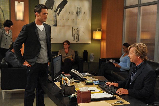 Rules of Engagement - Season 5 - The Bank - Filmfotos