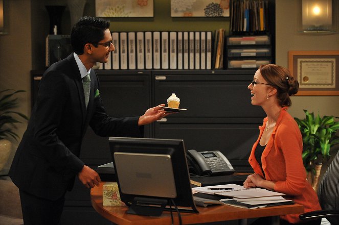 Rules of Engagement - Season 5 - The Bank - Photos