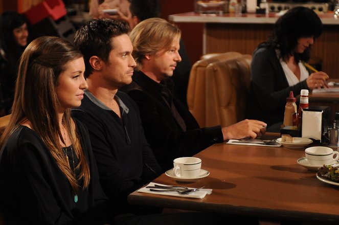 Rules of Engagement - Season 4 - Snoozin' for a Bruisin' - Photos