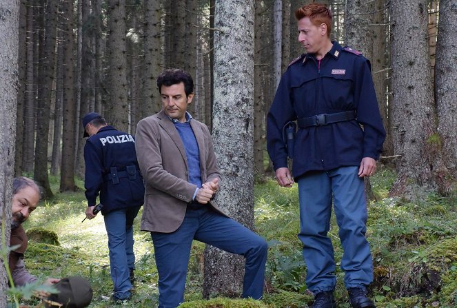 Die Bergpolizei - Ganz nah am Himmel - Season 4 - Filmfotos - Enrico Ianniello, Gianmarco Pozzoli