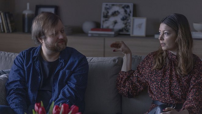 Eroja ja sovintoja - Ei ole mitään tunteita - De la película - Lauri Maijala, Niina Koponen