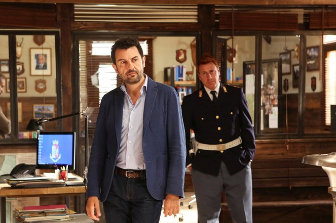 Un passo dal cielo - Season 5 - De la película - Enrico Ianniello, Gianmarco Pozzoli