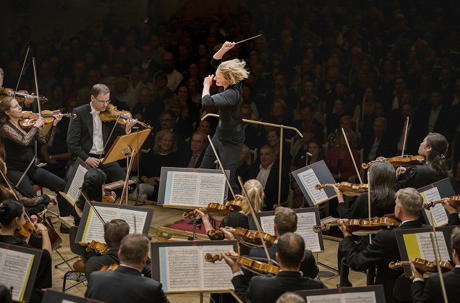 Gustav Mahler: Symphonie Nr. 1 - Antrittskonzert von Joana Mallwitz am Konzerthaus Berlin - De la película