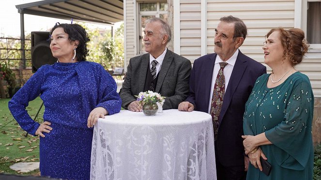 Hayatımın Neşesi - Episode 18 - Photos - Selma Güneri, Metin Coşkun, Uğur Demirpehlivan