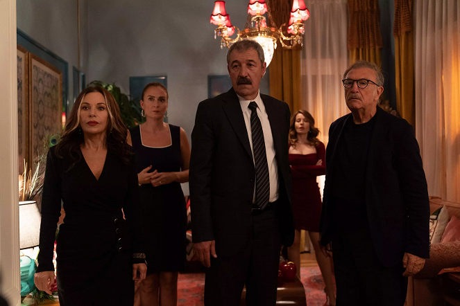 Sakla Beni - Episode 2 - De la película - Şenay Gürler, Nizam Namidar, Tamer Levent